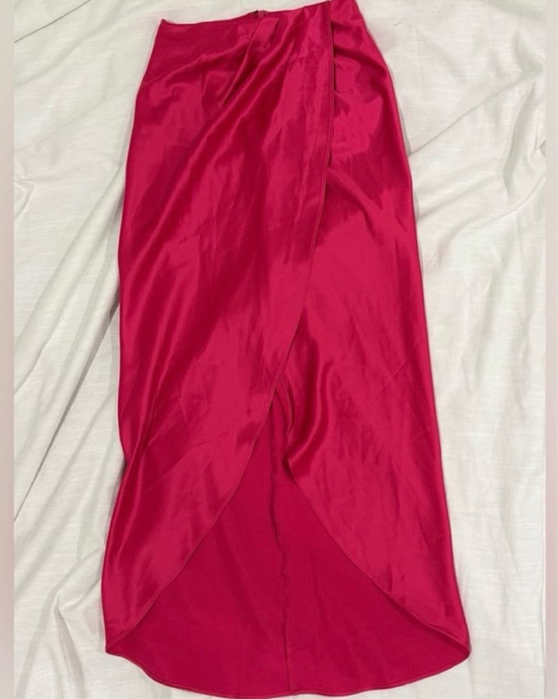 Vibrant Fuchsia Satin Two-Piece Set - Image 4