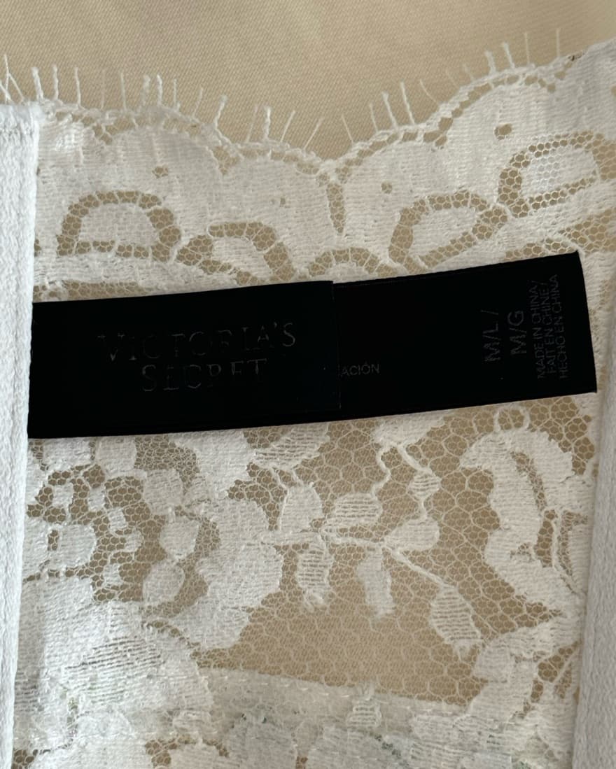 RUNWAY PIECE VIctorias Secret Garter - Image 4