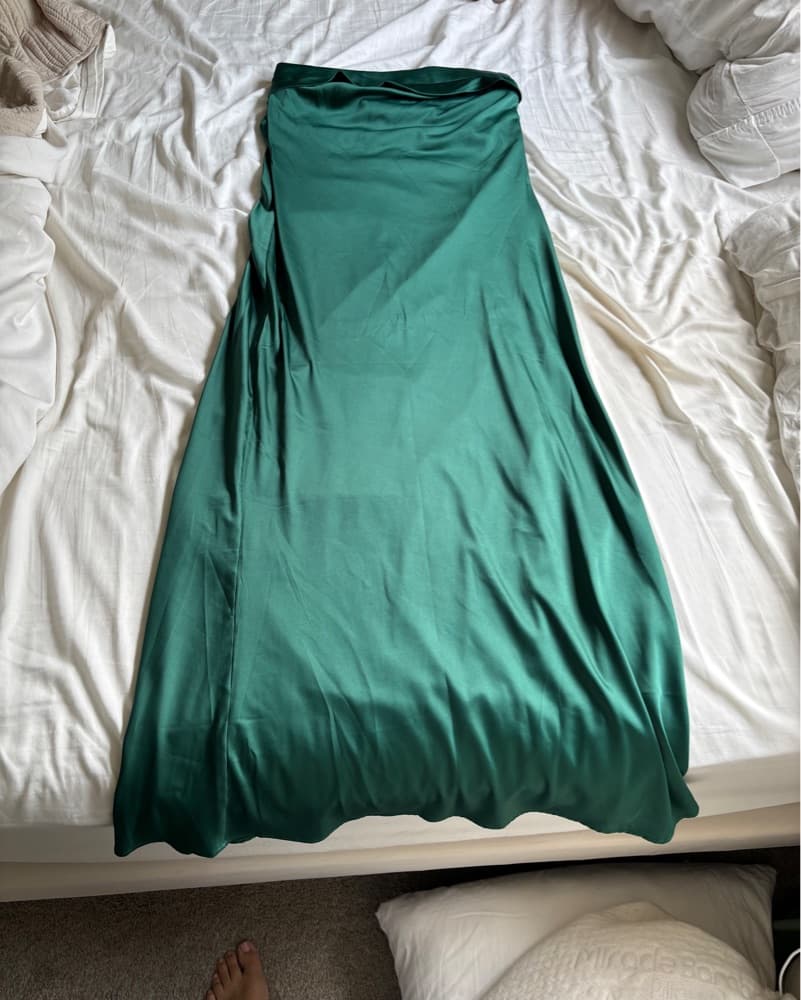 Elegant Green Satin Maxi Dress - Image 2