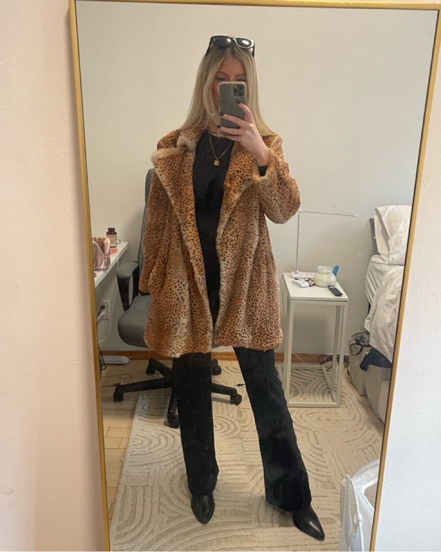 Fur Coat  - Image 2