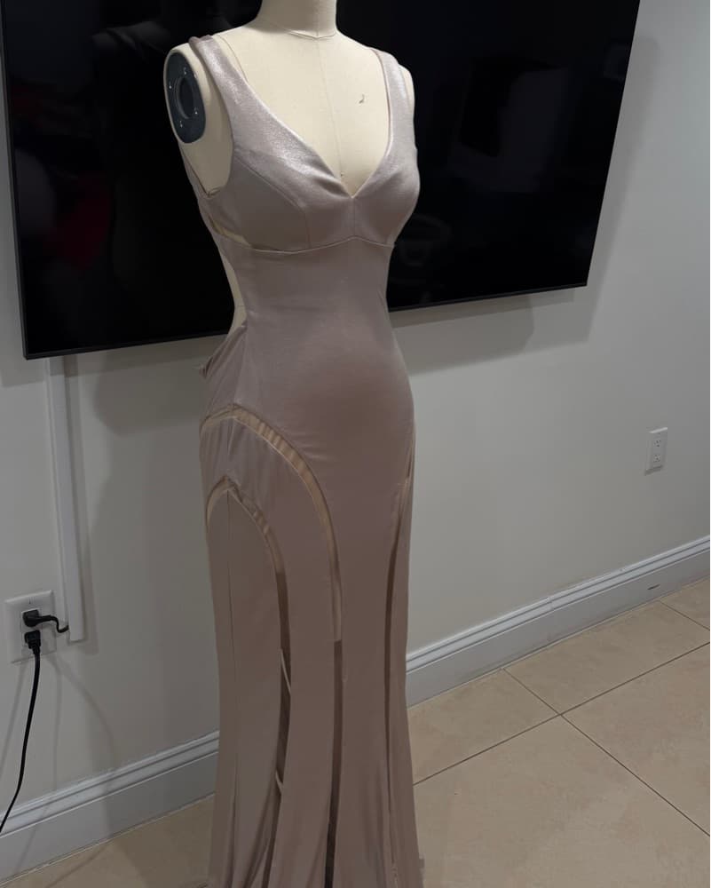 Elegant Sleeveless Maxi Dress - Image 2