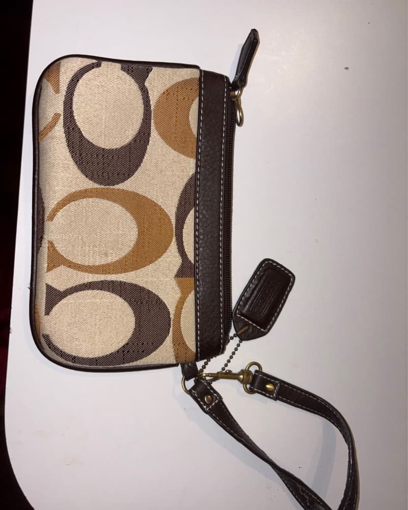 Vintage Coach wristlet - Image 2