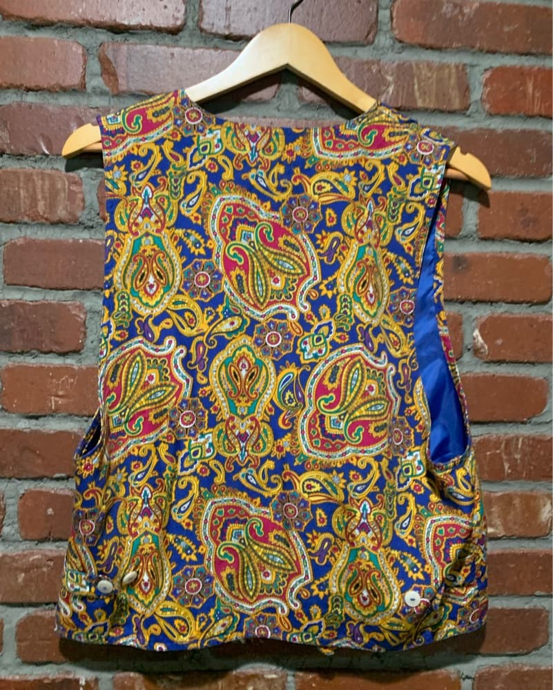 Vibrant Paisley Patterned Vest - Image 2