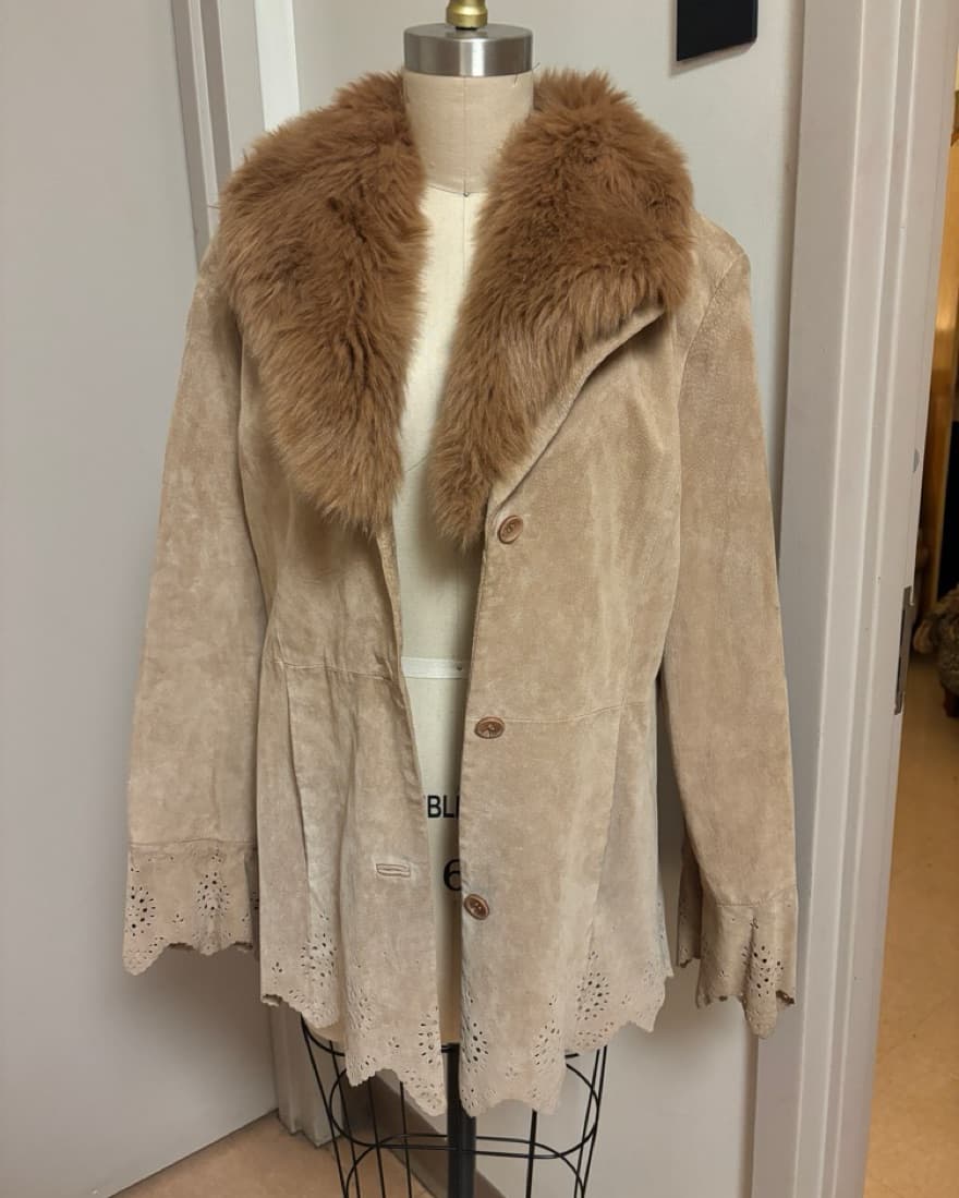 suede coat with faux fure collar  - Image 1