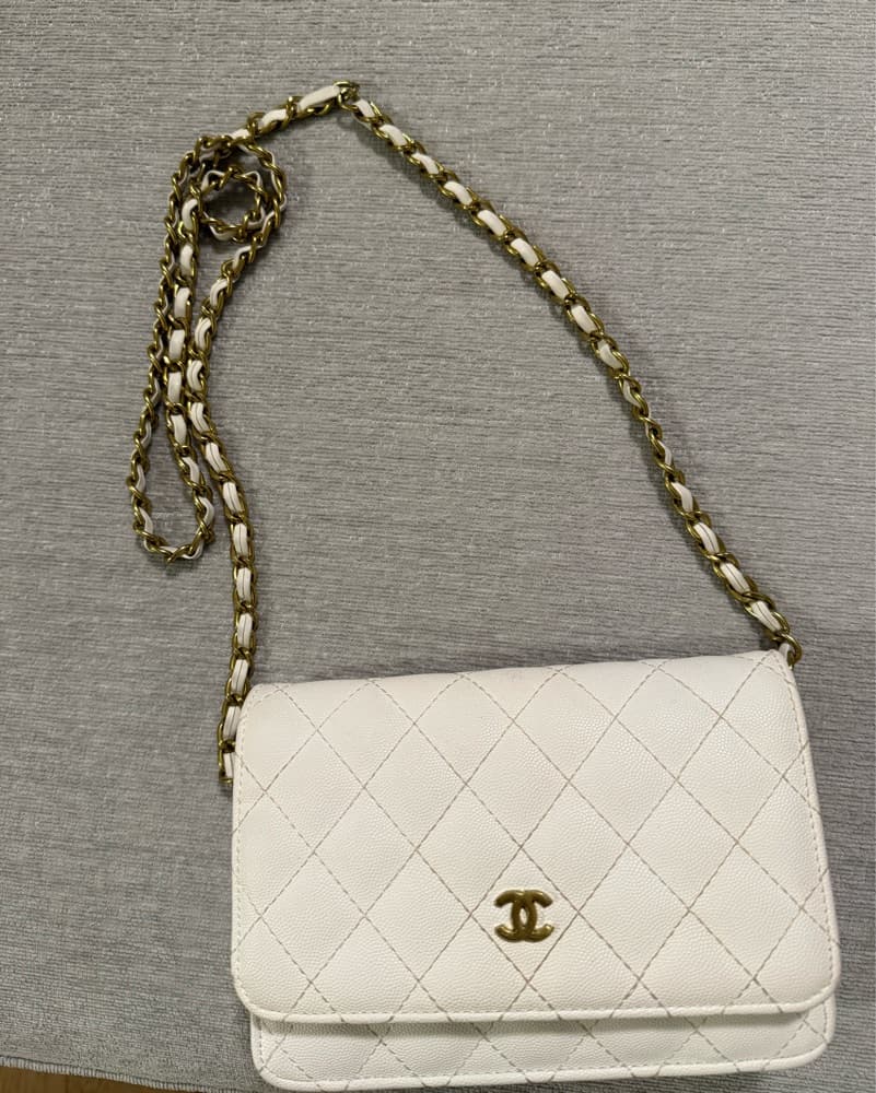 Luxurious Quilted Shoulder Bag - Image 2