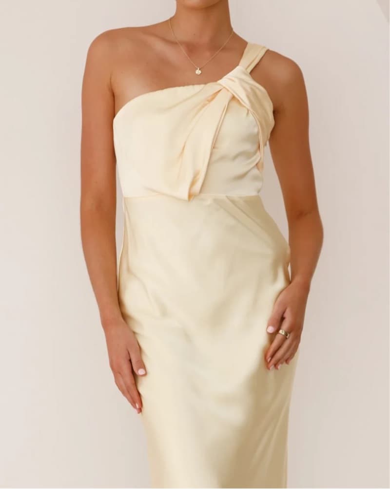 Elegant One-Shoulder Satin Gown - Image 3