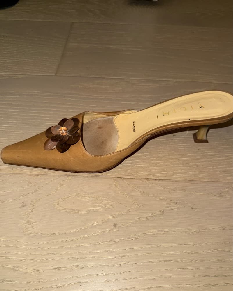 Elegant Floral-Embellished Nude Mules - Image 3