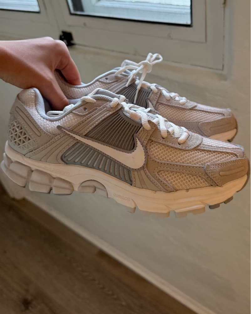 Nike Vomero 5 Grey And White Sneakers  - Image 2