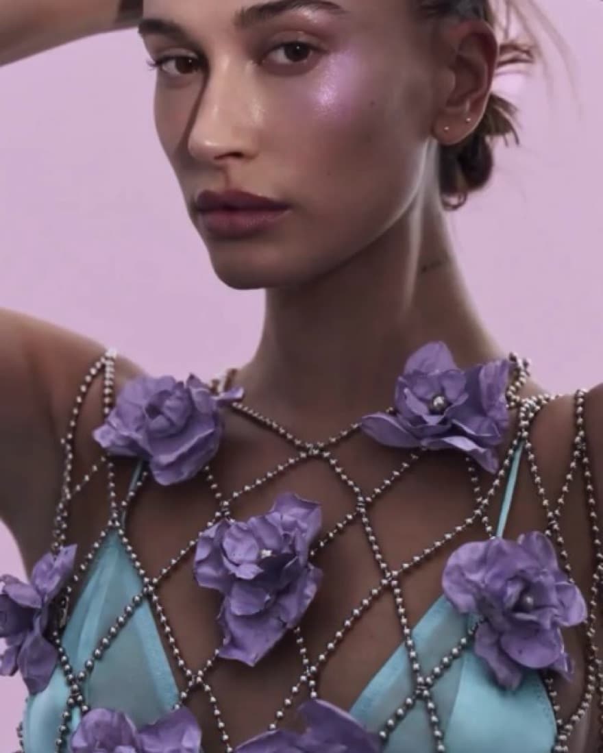 AsSeenOn Hailey Bieber Flower Chain  - Image 1