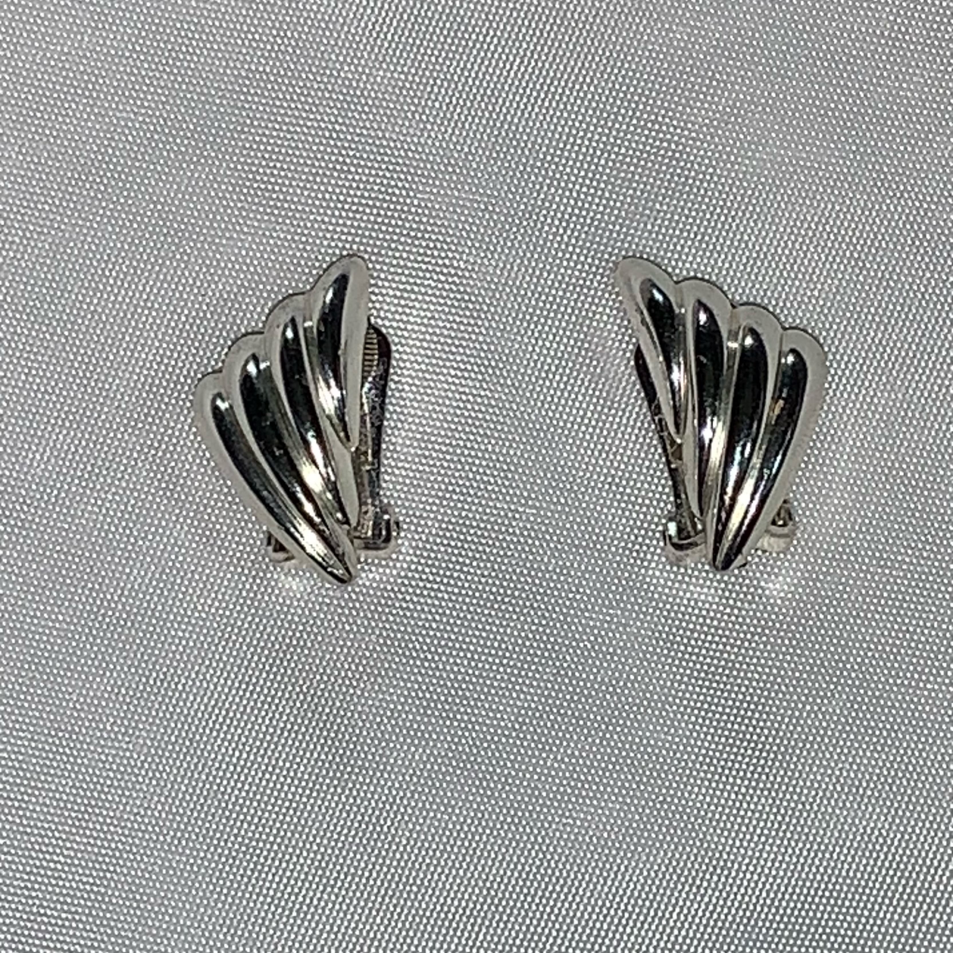 CHRISTIAN DIOR silver windswept clipback - Image 5