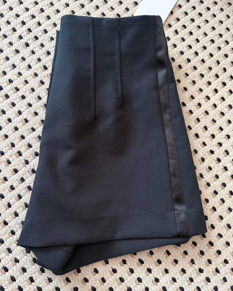 Zara Chic Black Pleated Shorts - Image 4
