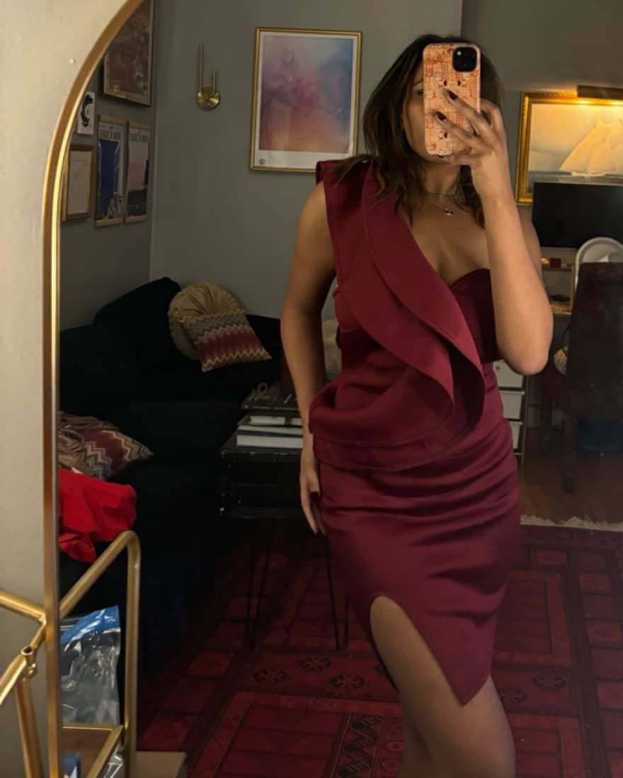 Sultry Burgundy One-Shoulder Dress - Image 1