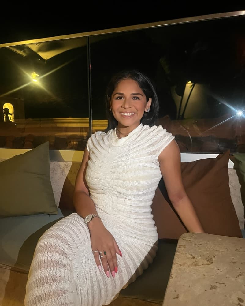 Elegant White Ribbed Knit Dress - Image 1