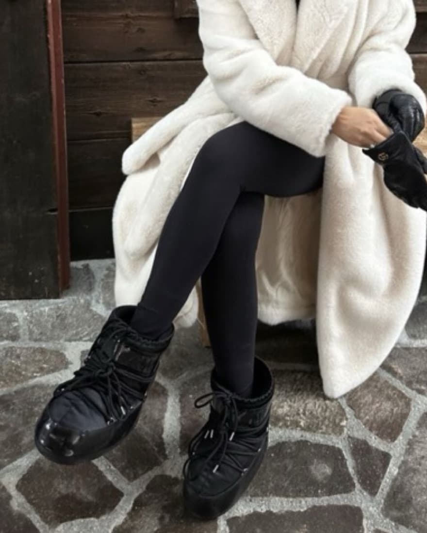 Moon Boots - Image 1