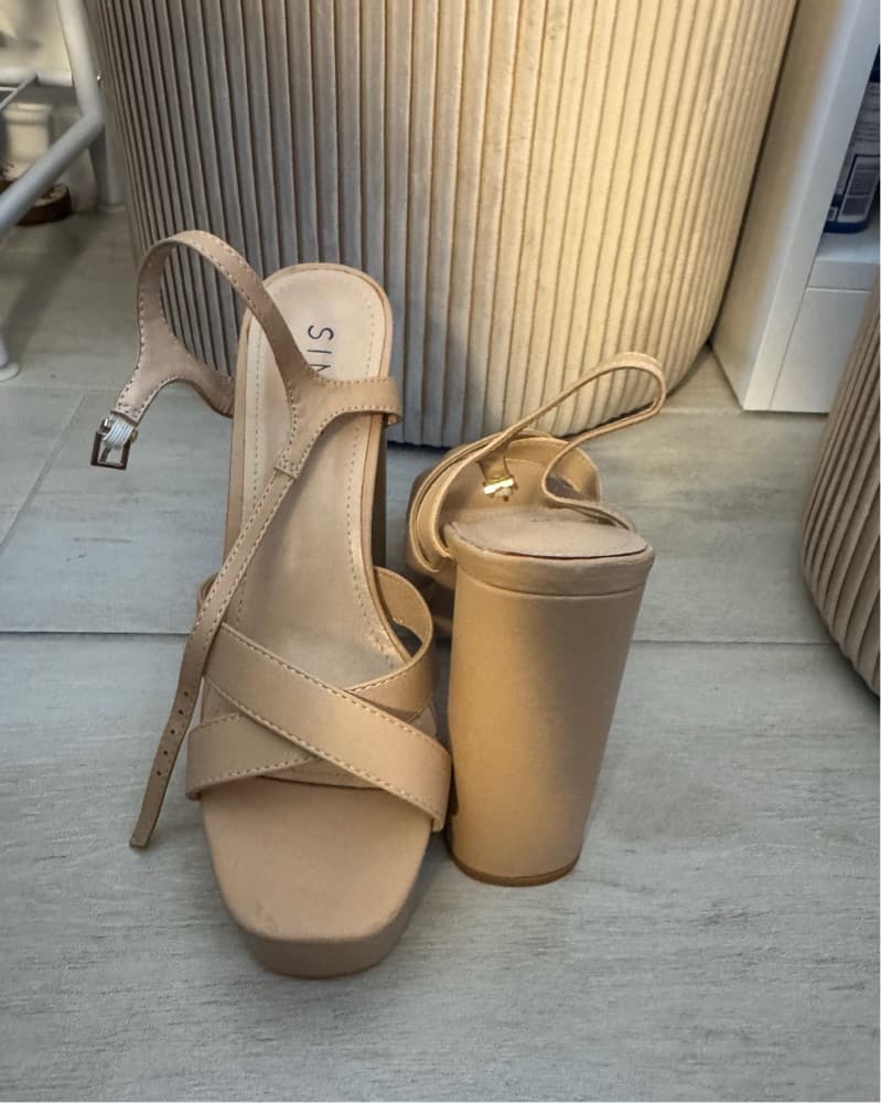 Chic Suede Platform Sandals - Image 2