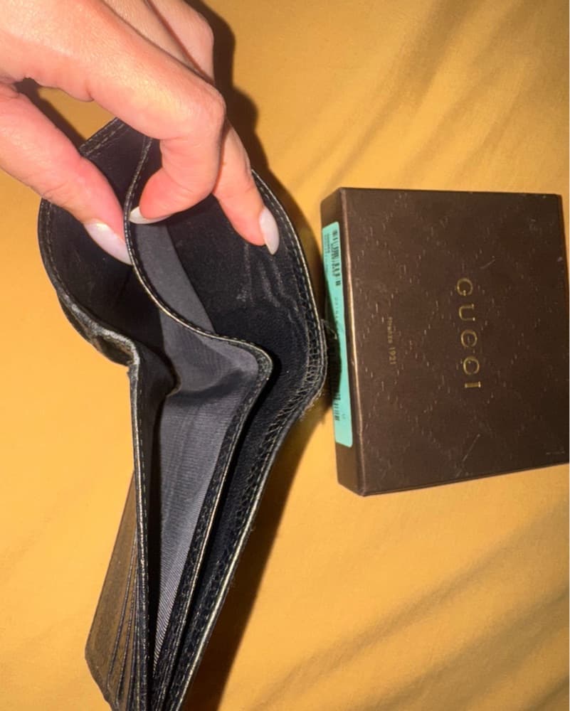 Stylish Gucci Monogram Wallet - Image 4