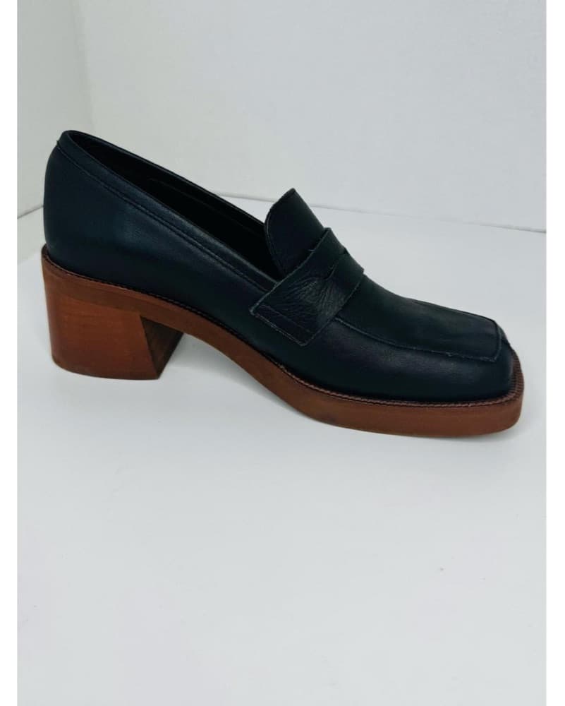 Chic Black Leather Heeled Loafers - Image 2