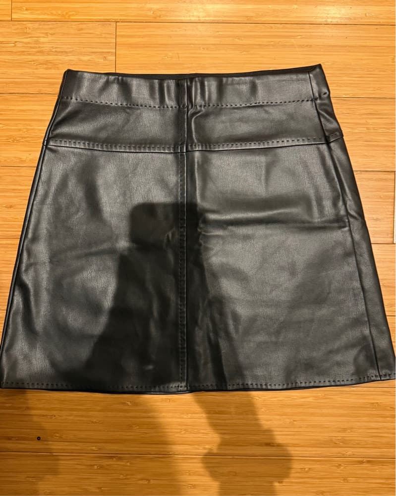 Sleek Black Faux Leather Mini Skirt - Image 3