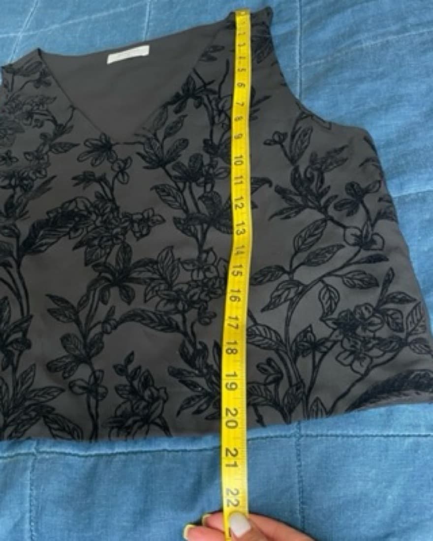 Aritzia Babaton Murphy Velvet Floral Top - Image 5