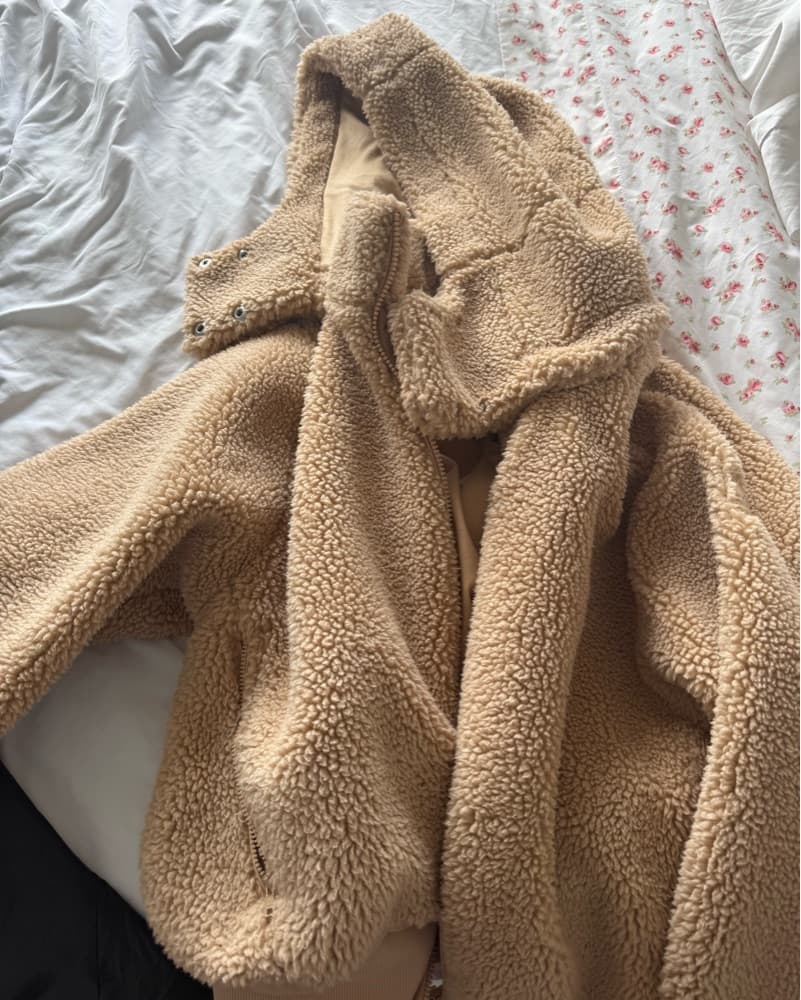 Alo Foxy Sherpa Jacket - Image 4
