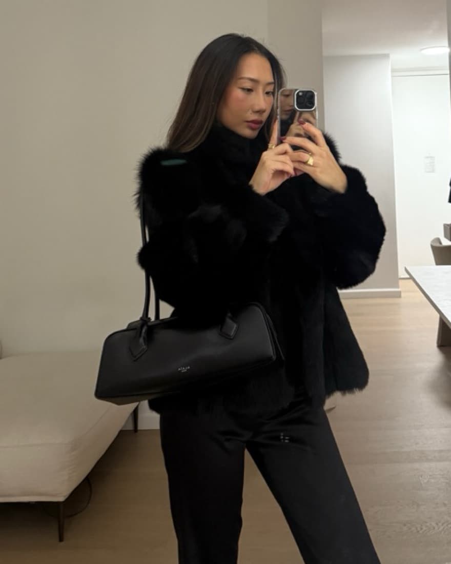 Alaia Shoulder Bag  - Image 4