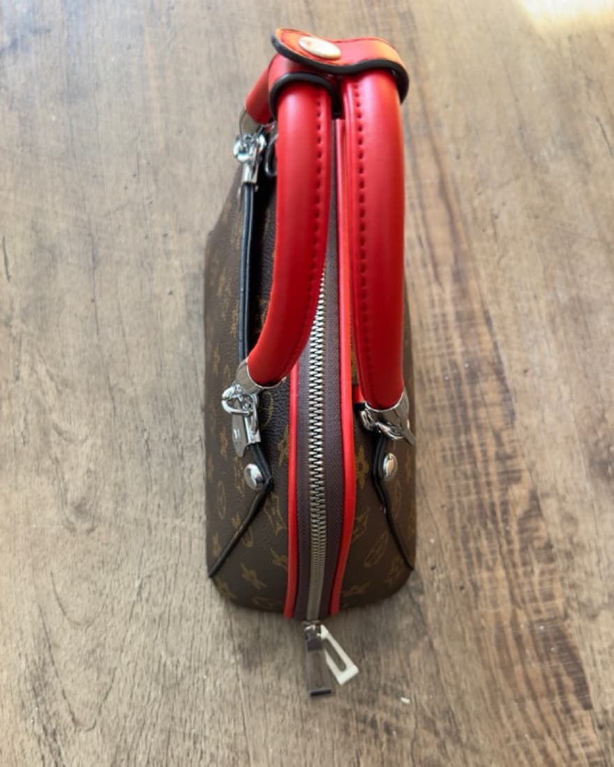 Louis Vuitton Purse - Image 2