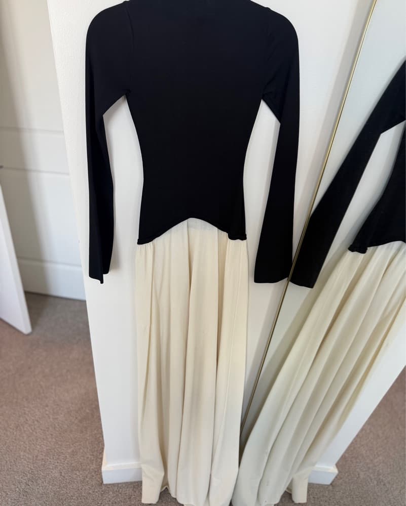 Elegant Monochrome Maxi Dress - Image 1