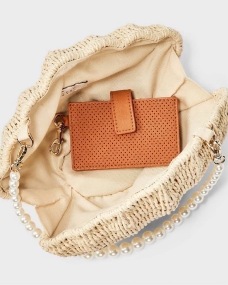 Shell Shaped Clutch - Image 1