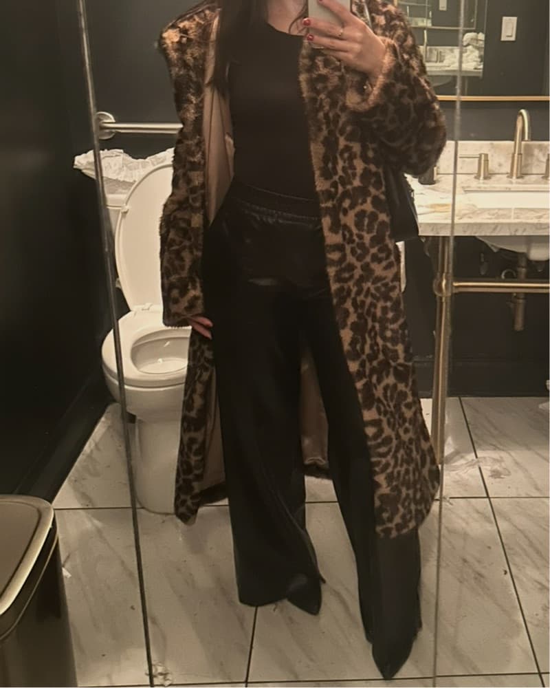 Luxurious Leopard Print Maxi Coat - Image 2